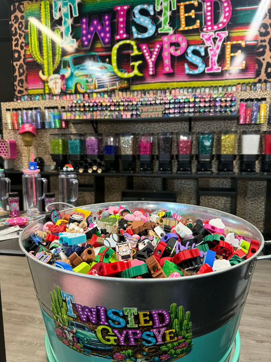 33 PC MYSTERY STRAW TOPPER KIT