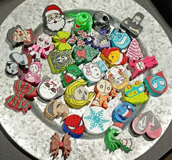 33 PC HOLIDAY MIX STRAW TOPPER KIT
